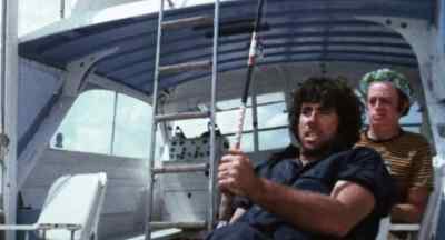 - What the hell?
- What happened? Did you lose him? - Mako: The Jaws of Death
