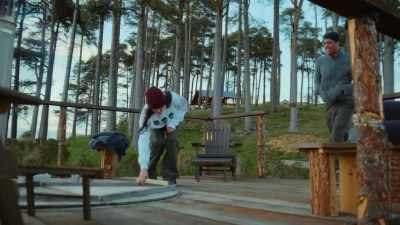 -  What the…
-  It's a hot tub. - Snowflake Mountain