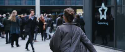 - What the hell's going on? - Jason Bourne