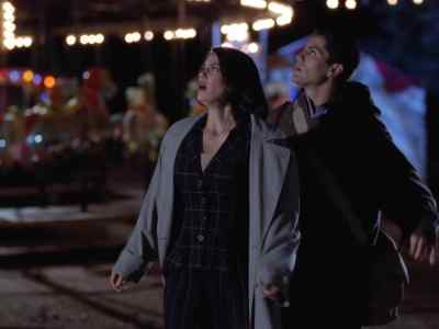 - What the..
- Superman's been hypnotized? - Lois & Clark: The New Adventures of Superman