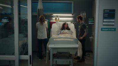 What is this, Bikram ICU?
It's hot in here, - The Resident