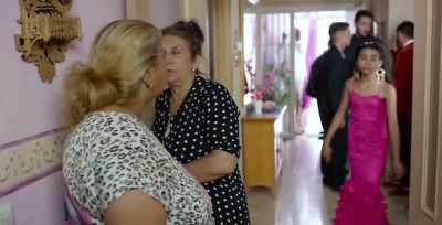 - What is this?
- What can we do? Patience. - Carmen & Lola