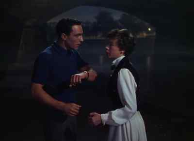 - What time is it?
- Eleven o'clock. - An American in Paris