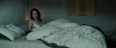 - What time is it?
- Nearly six, we're late. - The Invisible Witness