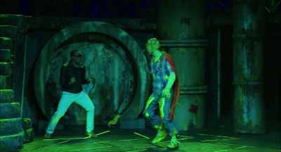 What?
(Toxie roaring) - The Toxic Avenger: The Musical