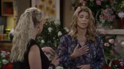 What? We used to love jumping
back and forth on the beds together. - Fuller House