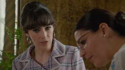 What? What can you see?
Sodium cyanide? Cocaine? - Ms Fisher's Modern Murder Mysteries