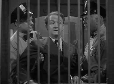 - What, what happened? - Abbott and Costello Go to Mars