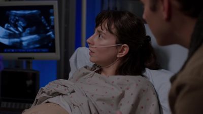 - What?
- What is it? - Chicago Med