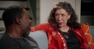 What... what the fuck am I doing? - Grace and Frankie