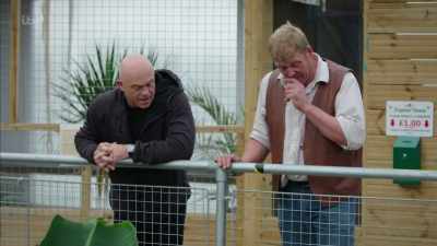 What would happen - Britain's Tiger Kings - On the Trail with Ross Kemp