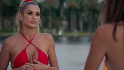 What is wrong with Chloe? Like,
what's wrong with her? Does she - Siesta Key