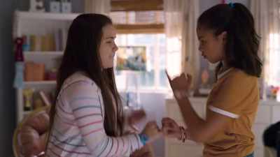 - What?
- You know. That I... stole a bra. - Diary of a Future President