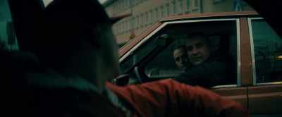 - What?
- Your tyre is flat. Whatever. - Proceder