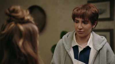 - What?
- You're supposed to slap me in the face. - Chad