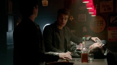 - What'd he do?
- Speeding. - The Vampire Diaries