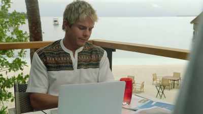 Whatever it is
Rae is searching for, - Love in the Maldives