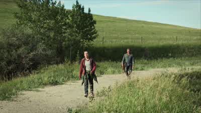 Uh... whatever it was... think it's gone. - The Last of Us