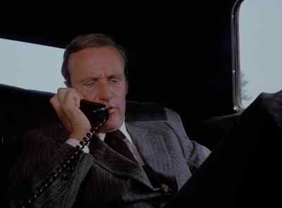 What're you barking all about, Bandit? - The Six Million Dollar Man
