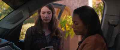 -What's your daughter's number?
-It's here. - Homestead