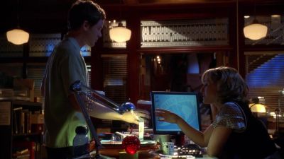 What's devious daddy warbucks
doing here? - Smallville