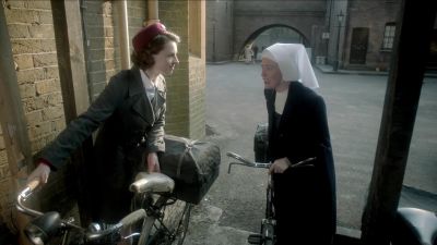 What's she doing?
I have absolutely no idea. - Call the Midwife