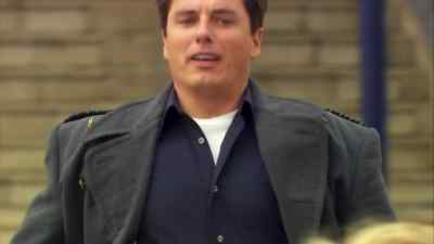 What's she doing? What's that noise? - Torchwood