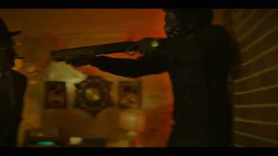 - What's goin' on?
Where everybody at?
- (GUN COCKING) - Fight Night: The Million Dollar Heist