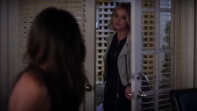 - What's going on?
- Caleb's not going to New York. - Pretty Little Liars