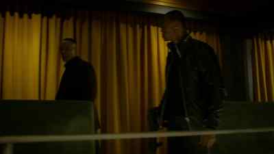 - What's going on here?
- Cage. Behind the bar. - Marvel's Luke Cage