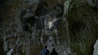 What's going on here? This stone is cut. - Sharknado 5: Global Swarming