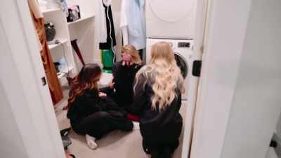 What's going on? I couldn't
hear everything, what's wrong? - The Secret Lives of Mormon Wives