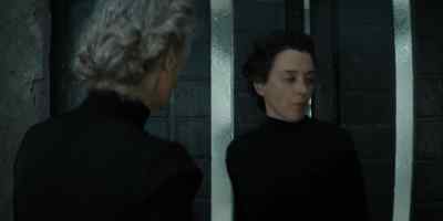 - What's going on in there?
- It's not safe for you. - Dune: Prophecy