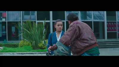 -What's going on?
-Isabel, don't get on that motorcycle! - Souvenir