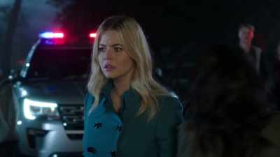 - What's going on?
- It's Nolan Hotchkiss. - Pretty Little Liars: The Perfectionists