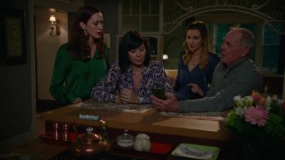 - What's going on?
- It's the Merriwick plant. - Good Witch