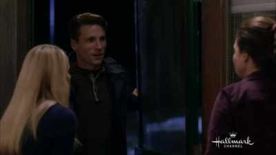 - What's going on?
- Uh, Hildy, - Love on Ice