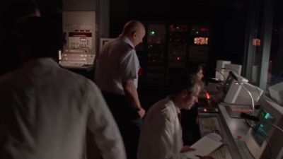- What's going on?
- Unauthorised gate activation. - Stargate SG-1