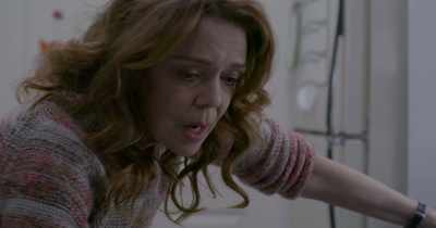 - What's going on? What's going on?
- Nothing's going on, nothing. - Lez Bomb