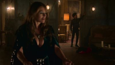 What's happened?
A shielding spell? - Marvel's Runaways