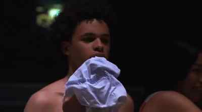 -What's happening to him?
-Oh, my God! - Teenage Caveman