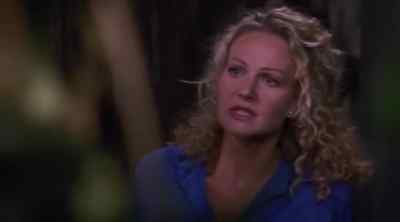 What's happening?
What do they see? - Relic Hunter