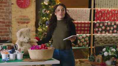 What's happening with
everything else you got there? - Unwrapping Christmas: Olivia's Reunion