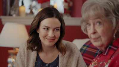 What's Lucas doing here? - Inn Love by Christmas