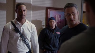 What's this meeting for, Lieutenant? - Chicago Fire
