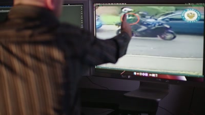 What's even more important
is that this person on the back - Killers: Caught on Camera