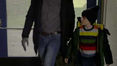 - What's on your face?
- I'm undercover. - Resident Alien