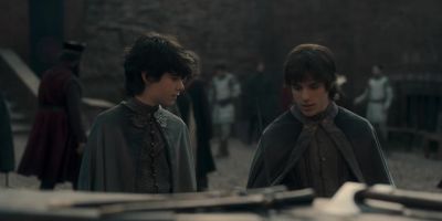 - What's your problem?
- Everyone's staring at us. - House of the Dragon