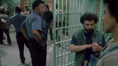 - What's your problem?
- I'm going to my cell... banged my hand. - Short Eyes