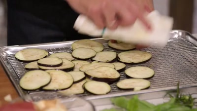 What's really important is to get
that eggplant really crispy. - Cook at all Costs